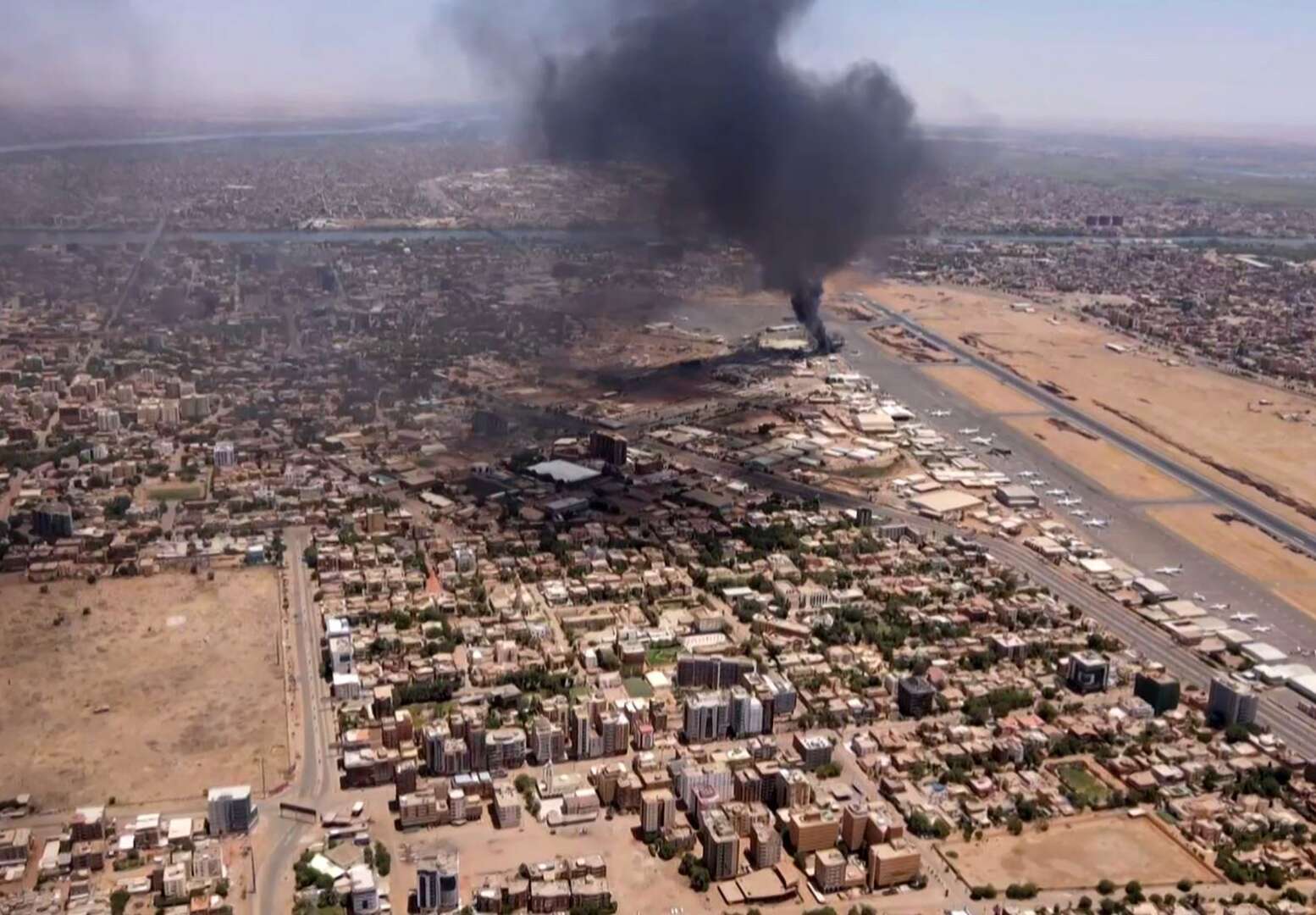 الجيش يسيطر على مقر الإذاعة